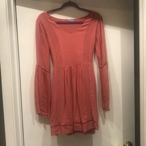 Long sleeve dress with tie in back